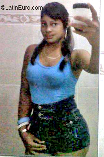 Date this pretty Dominican Republic girl Wilkaris from Santiago DO12125