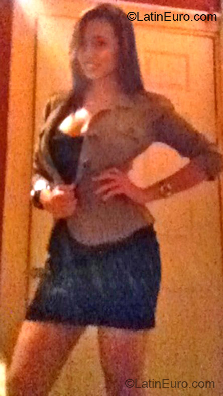 Date this gorgeous Honduras girl Aby from San Pedro HN721