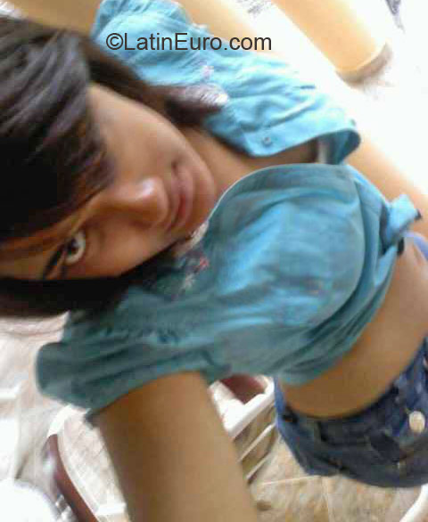 Date this pretty Dominican Republic girl Lissette from Santo Domingo DO22325