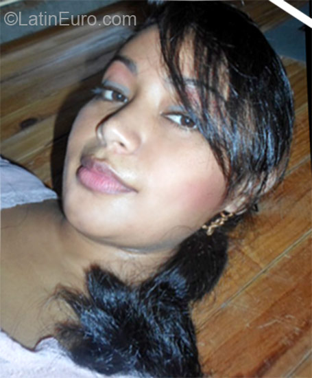 Date this georgeous Honduras girl Ivethe from Roatan HN731