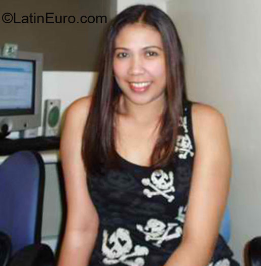 Date this charming Philippines girl Myra from Manila PH621