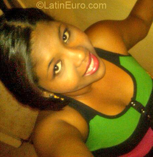 Date this gorgeous Dominican Republic girl Genesis from Santo Domingo DO12256