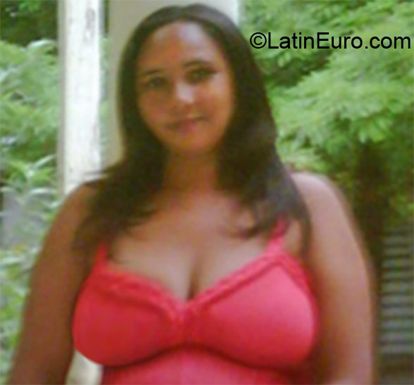 Date this happy Dominican Republic girl ROSALEIDA from Santo Domingo DO12271