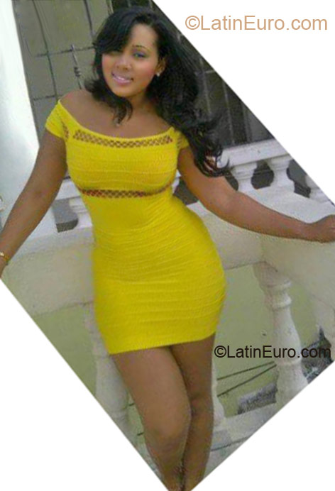 Date this nice looking Dominican Republic girl Rashel from Santo Domingo DO12295