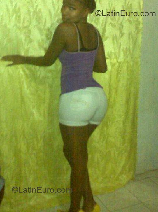 Date this charming Jamaica girl Rushelle from Kingston JM2495