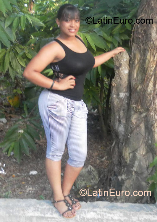 Date this sensual Dominican Republic girl Yerelin quezada from Santo Domingo DO12335