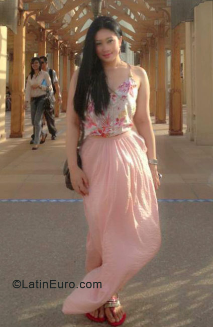 Date this fun United Arab Emirates girl Olga from Dubai AE27