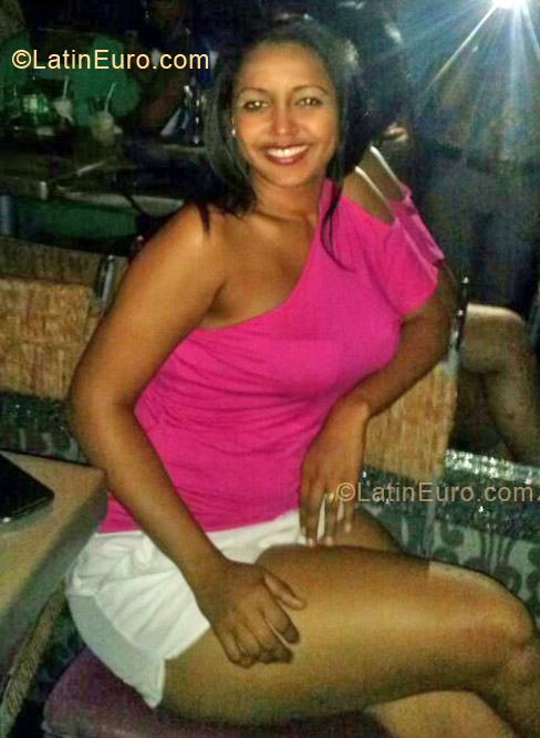 Date this passionate Dominican Republic girl Angie from Santo Domingo DO12488