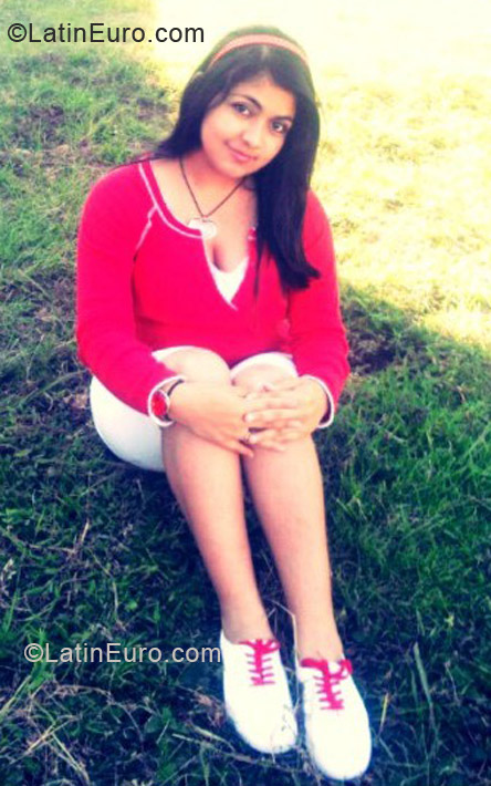 Date this happy Guatemala girl Yess from Guatamala City GT42