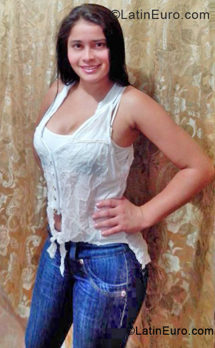 Date this happy Colombia girl Nikol from Cali CO11369