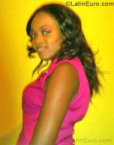 Date this nice looking Jamaica girl Shonika from Kingston JM777