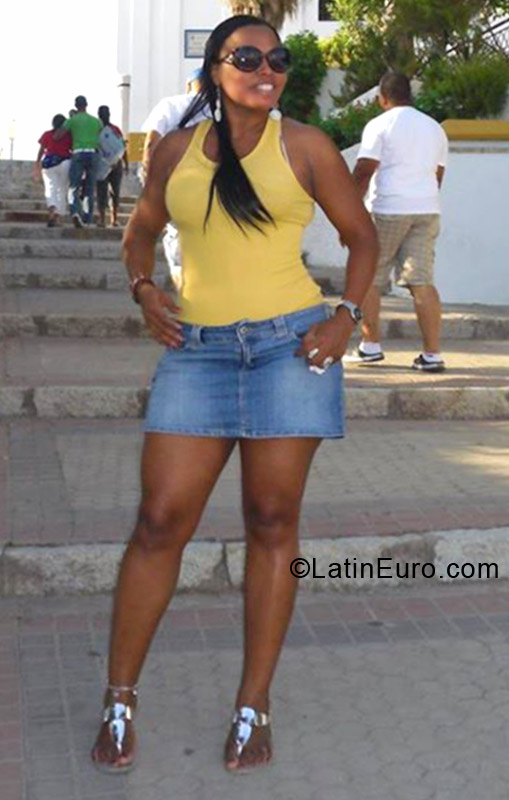 Date this good-looking Dominican Republic girl Anye from Santo Domingo DO12706