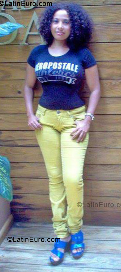 Date this passionate Dominican Republic girl Leonor from Santo Domingo DO12863