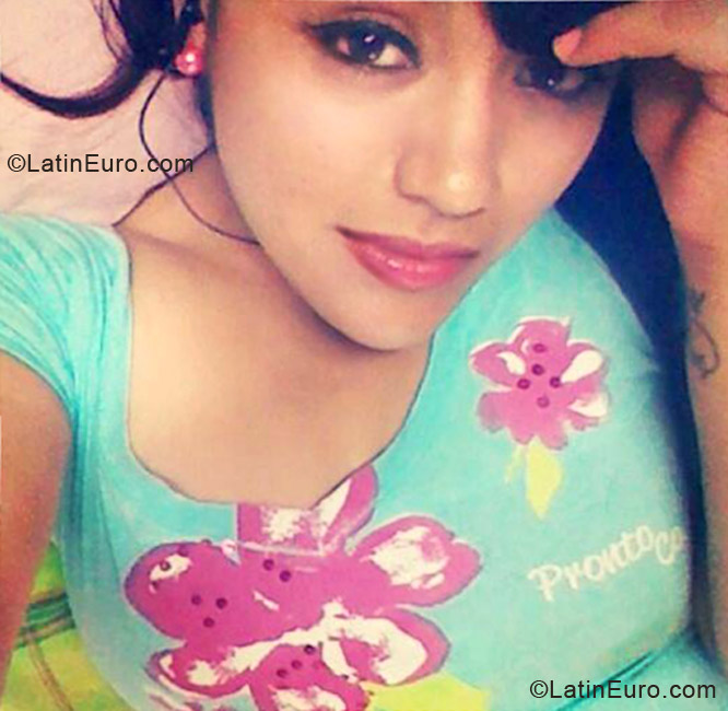 Date this nice looking Colombia girl Sofia from Bogota CO11542