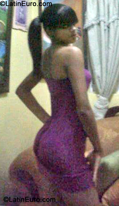 Date this nice looking Dominican Republic girl Madelyn from Santiago DO13054