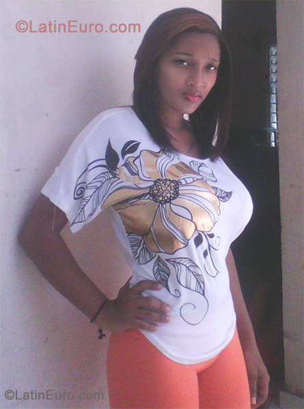 Date this athletic Dominican Republic girl Natalia from Puerto Plata DO13055