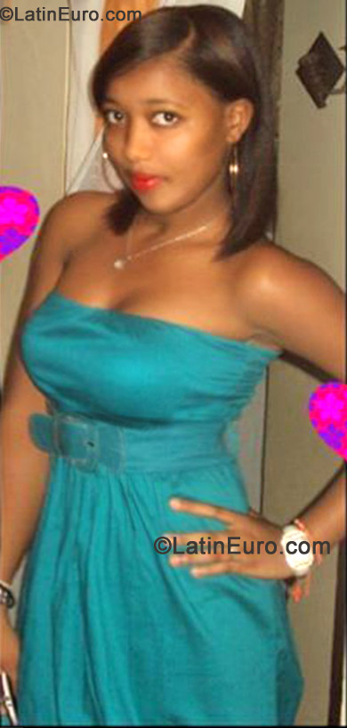 Date this stunning Dominican Republic girl Yeimy from Santiago DO13264