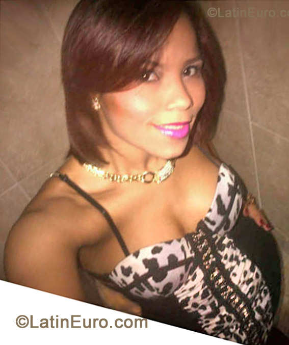 Date this good-looking Dominican Republic girl Claritza from Santo Domingo DO13255