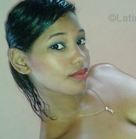 Date this nice looking Brazil girl Aline from Salvador BR7265