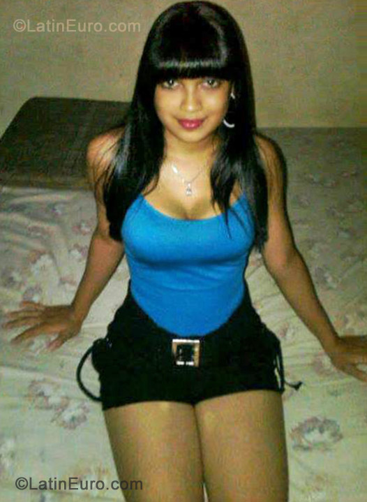 Date this hard body Dominican Republic girl Yoenny from Santiago DO13491