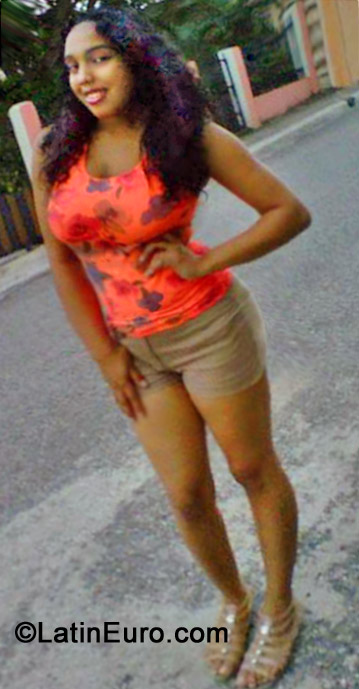 Date this foxy Dominican Republic girl Estefany Mia from Santo Domingo DO13530