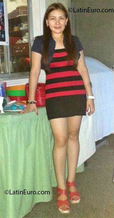 Date this voluptuous Philippines girl Mary from Lucena PH528