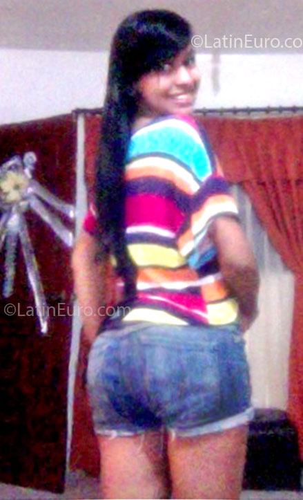 Date this foxy Dominican Republic girl Ferny from Santo Domingo DO14014