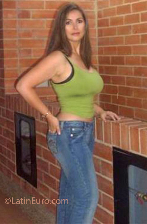 Date this tall Colombia girl Ruth from Bogota CO19126