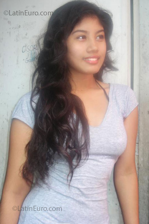 Date this voluptuous Philippines girl Sairene from Bulacan PH537