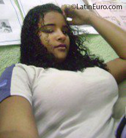 Date this athletic Brazil girl Mariana from Rio De Janeiro BR7445