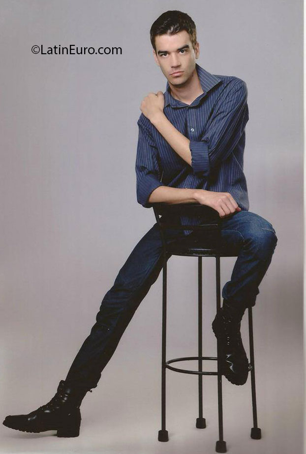 Date this stunning Brazil man Guilherme from Santa Maria BR7446