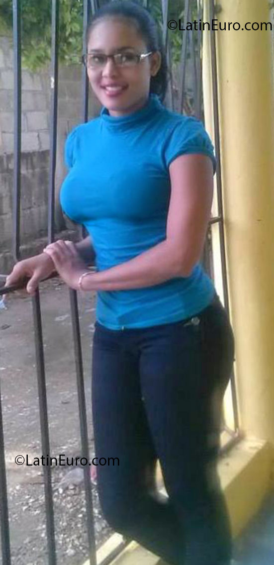 Date this tall Dominican Republic girl Dilenny from San Cristobal DO14423