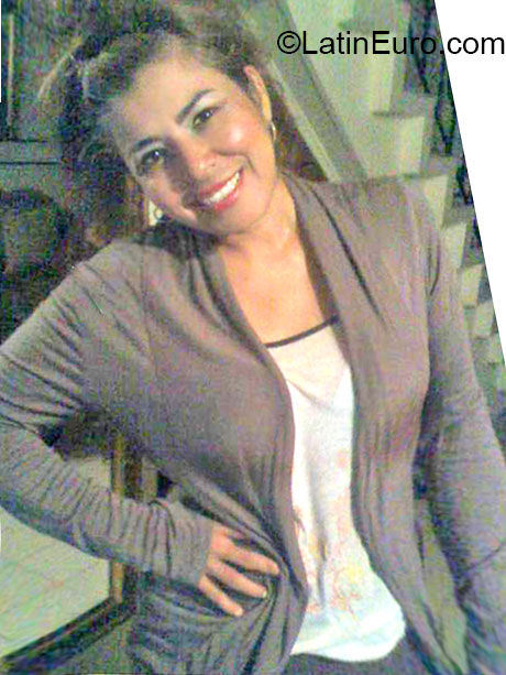 Date this attractive Colombia girl Sandra from Valle Del Cauca CO12342