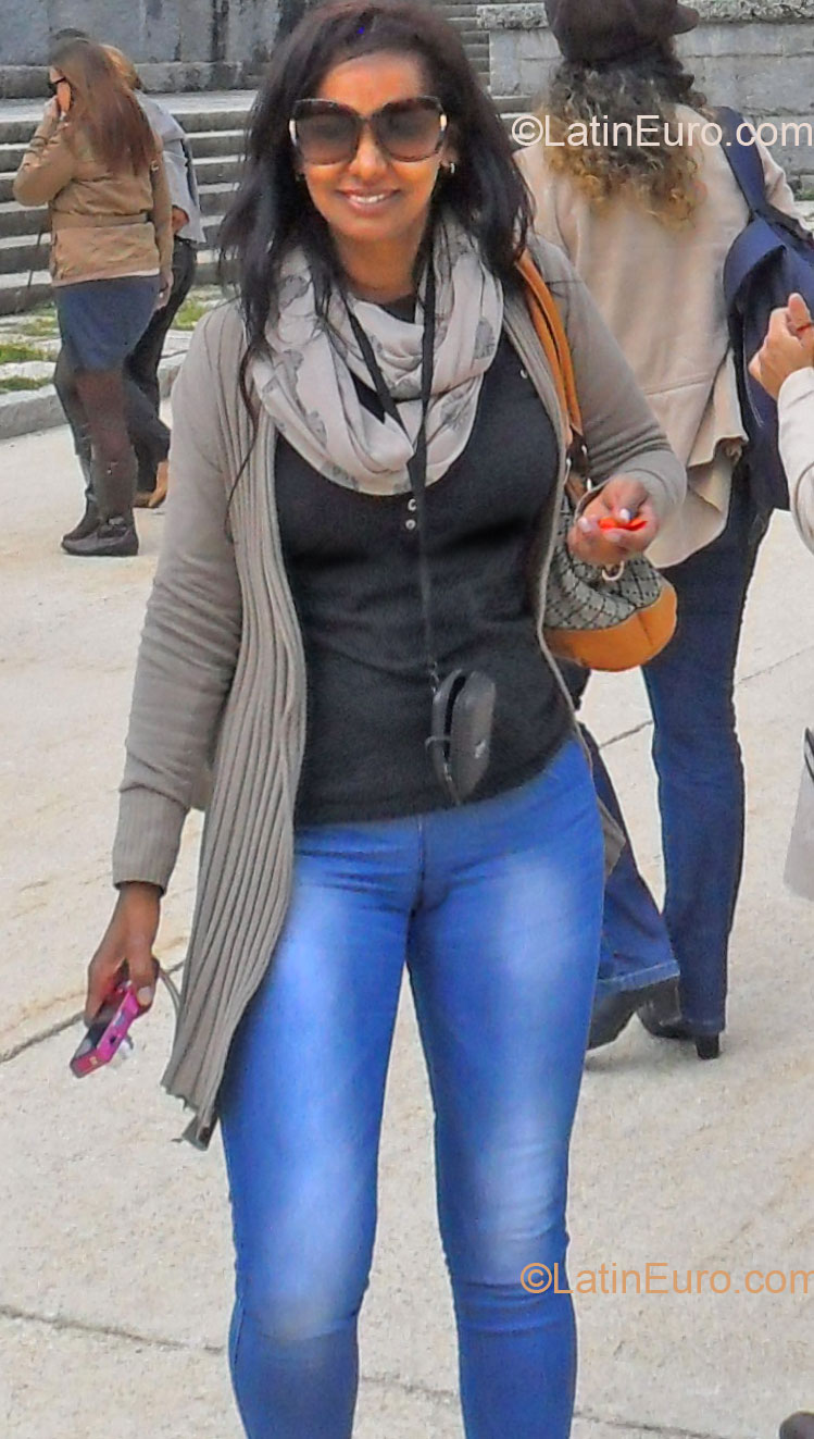 Date this happy Portugal girl Claudiana from Lisbon PT59