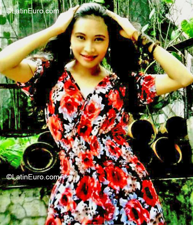 Date this young Philippines girl Lyn from Las Pinas City PH551