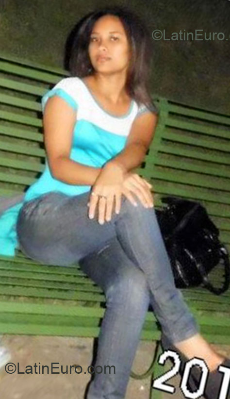 Date this hot Dominican Republic girl Linda from Santiago DO14944