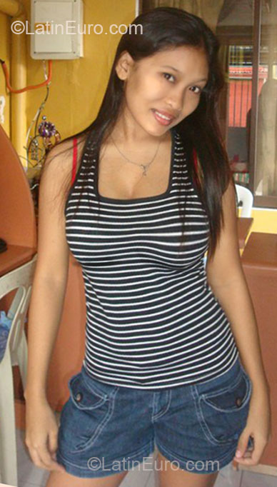 Date this beautiful Philippines girl Zyrene from Manila PH555