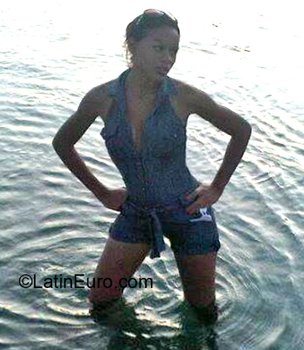 Date this tall Dominican Republic girl Fernanda from Santo Domingo DO15075