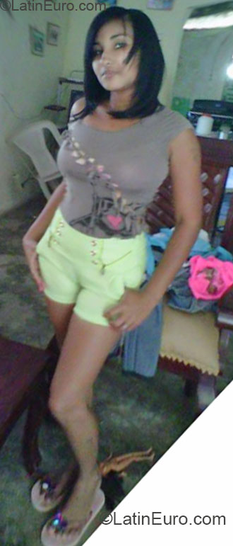 Date this stunning Dominican Republic girl Gleni from Monte Cristi DO15202