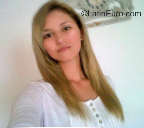 Date this beautiful Colombia girl Connie from Bogota CO16473