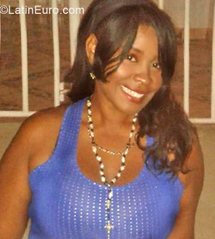 Date this charming Colombia girl Ana mar from Cartagena CO12916