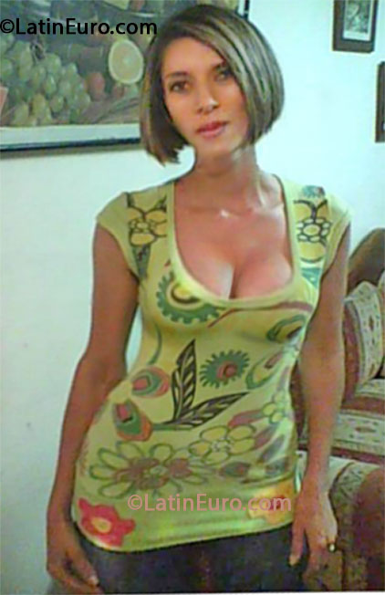 Date this nice looking Colombia girl Eliana from Medellin CO19089
