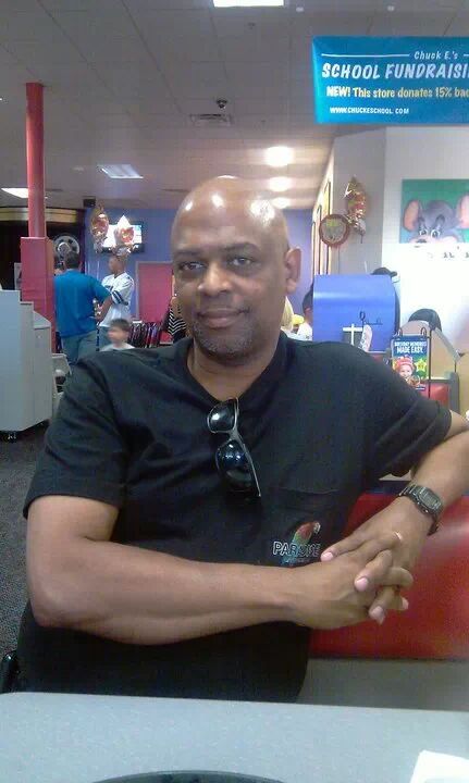 Date this georgeous United States man Wendell from Surprise US14222