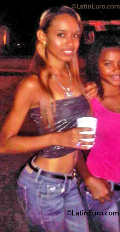 Date this athletic Dominican Republic girl Steffane from Santo Domingo DO15777