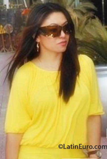 Date this delightful United Arab Emirates girl Verna from Dubai AE32