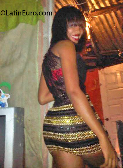 Date this fun Dominican Republic girl Nikaury from Santo Domingo DO15885