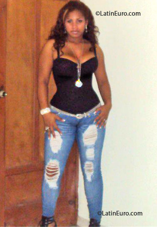 Date this nice looking Dominican Republic girl Soenny from Santo Domingo DO15941