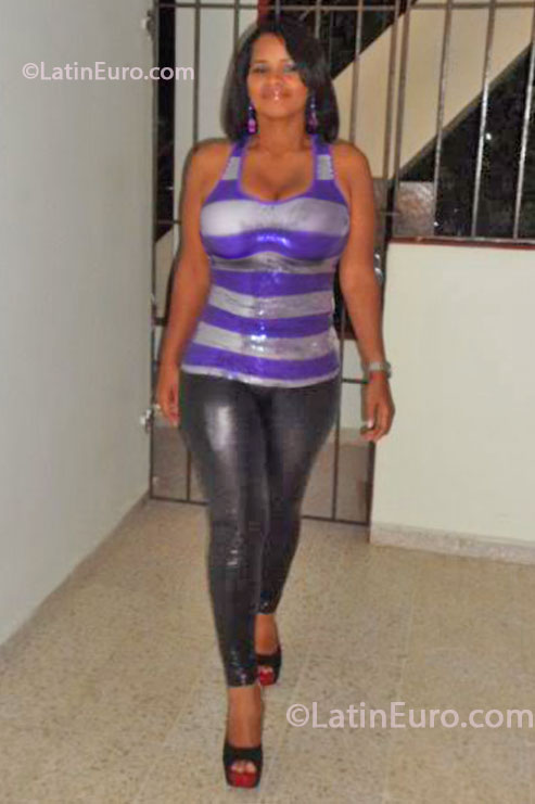 Date this beautiful Dominican Republic girl INGRIS MARIA from Santo Domingo DO16108