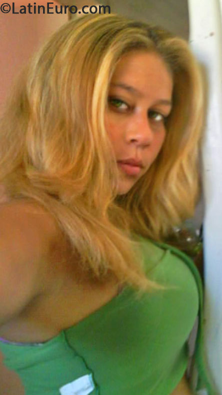 Date this voluptuous Brazil girl Beatriz from Sao Jose BR7857