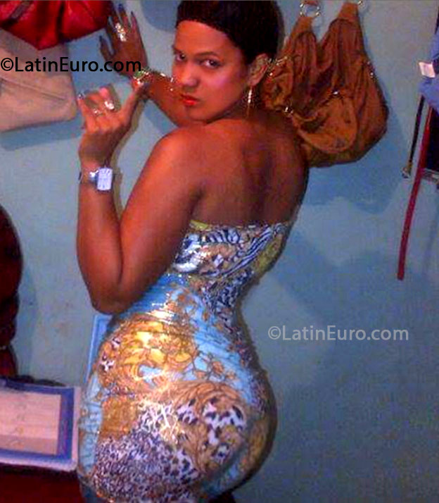 Date this pretty Dominican Republic girl Yasmin from Santo Domingo DO16201